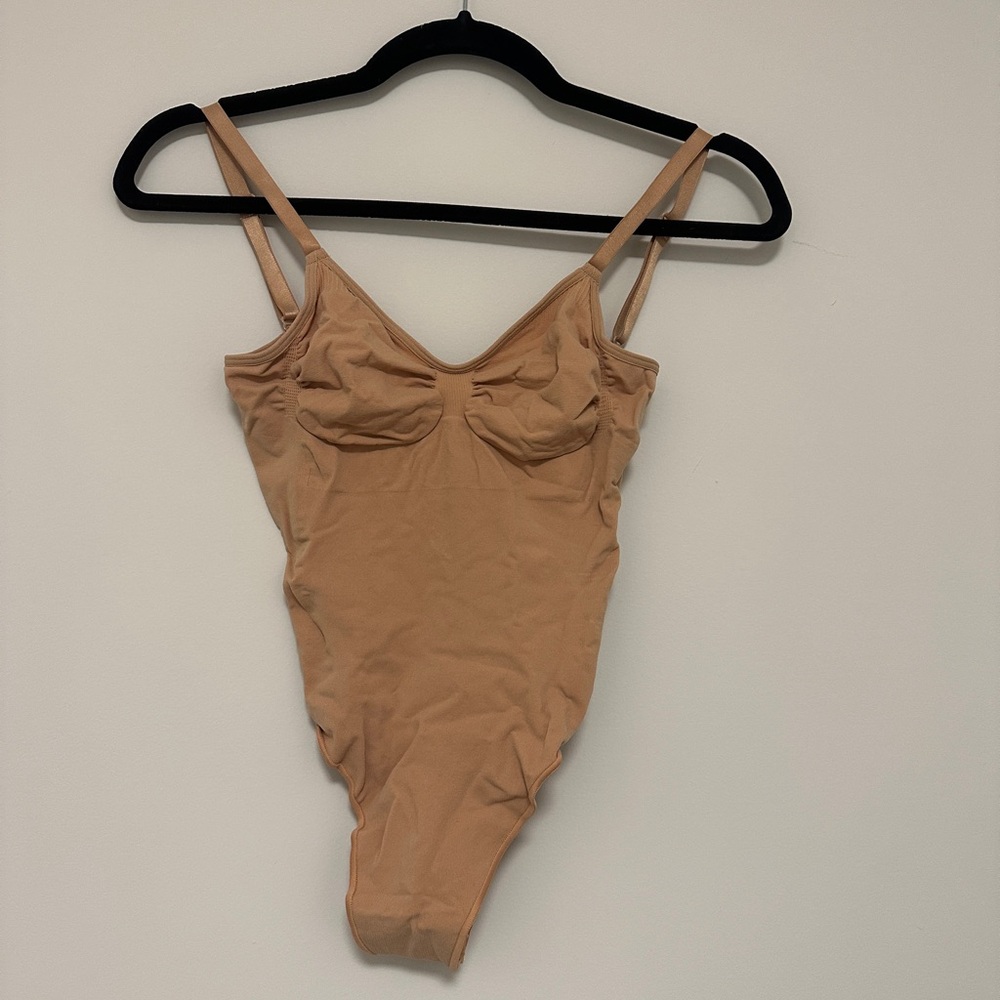 SKIMS shapewear S-M